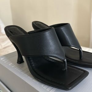 Square Toe thong heel